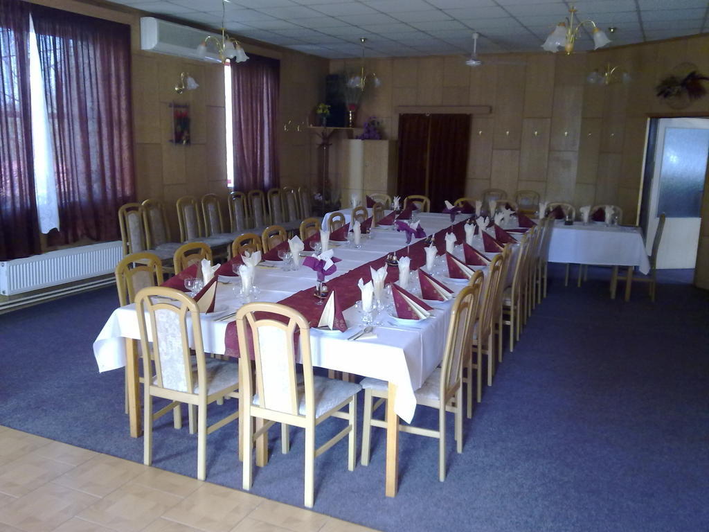 Studanka Hotel Orlová Eksteriør billede